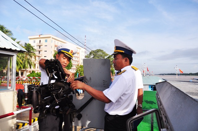 Quản lý, khai thác vũ khí trang bị kỹ thuật tốt, bền, an toàn tiết kiệm và an toàn giao thông